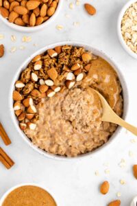 Oatmeal with Nuts, Seeds, and Cinnamon